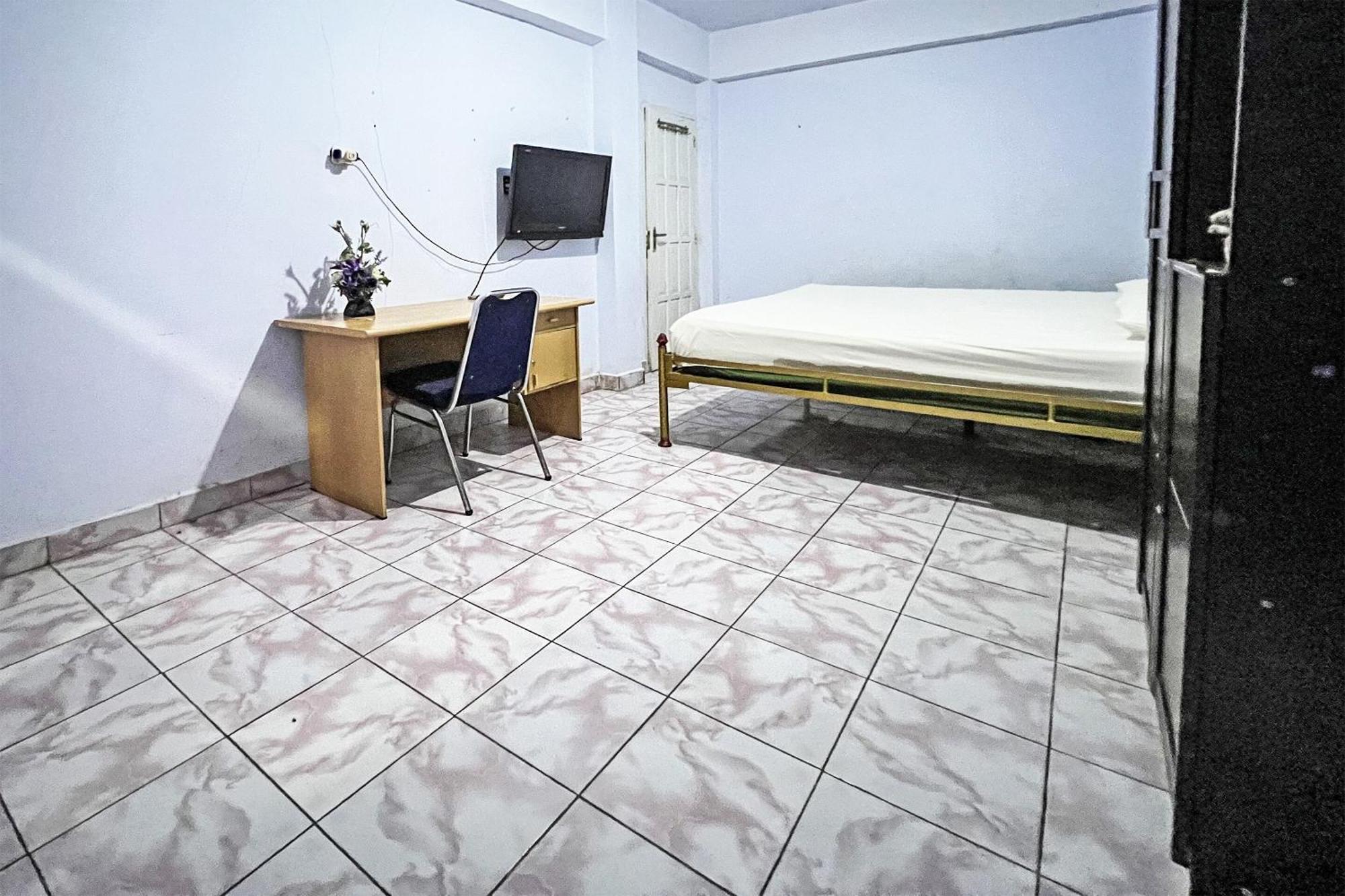 Oyo 91757 Surya Hotelneartaman Anggrek Pkk Watansoppeng Lalabata Exterior foto