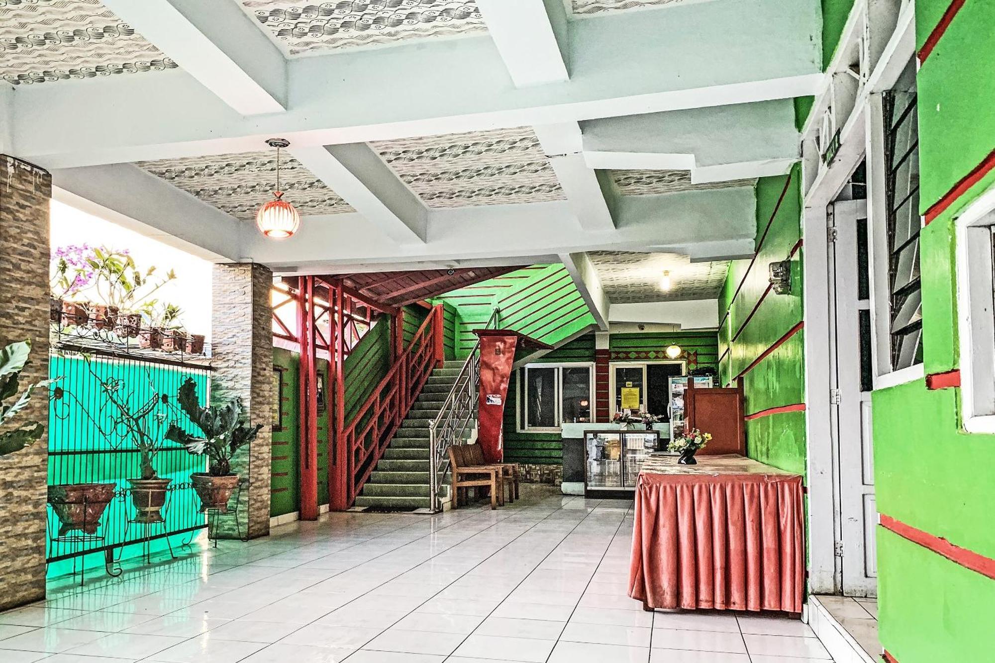 Oyo 91757 Surya Hotelneartaman Anggrek Pkk Watansoppeng Lalabata Exterior foto